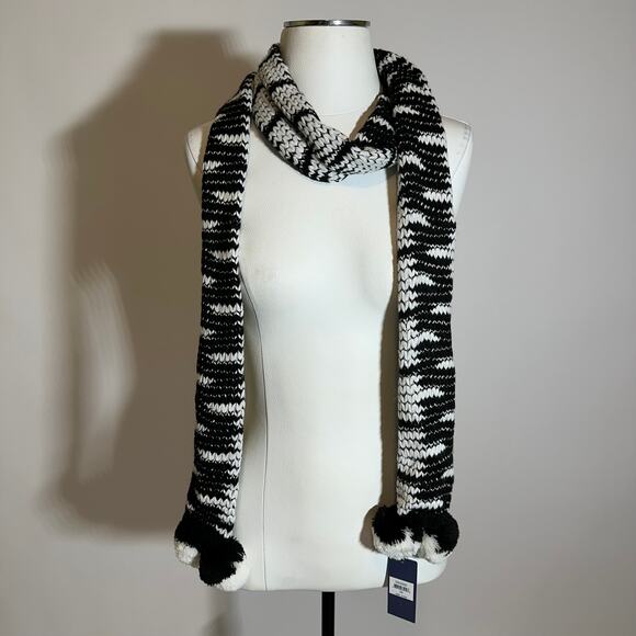 NWT Libby Edelman Long Scarf Black/White Alternating Pattern Pom Pom Ends 7"x88" - Picture 1 of 5